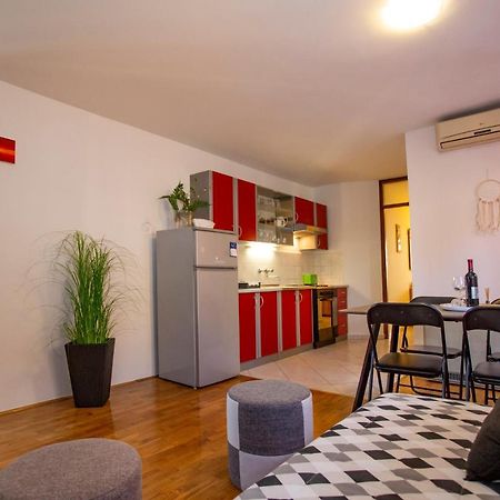 Apartment Kika Pula Bagian luar foto