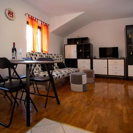 Apartment Kika Pula Bagian luar foto