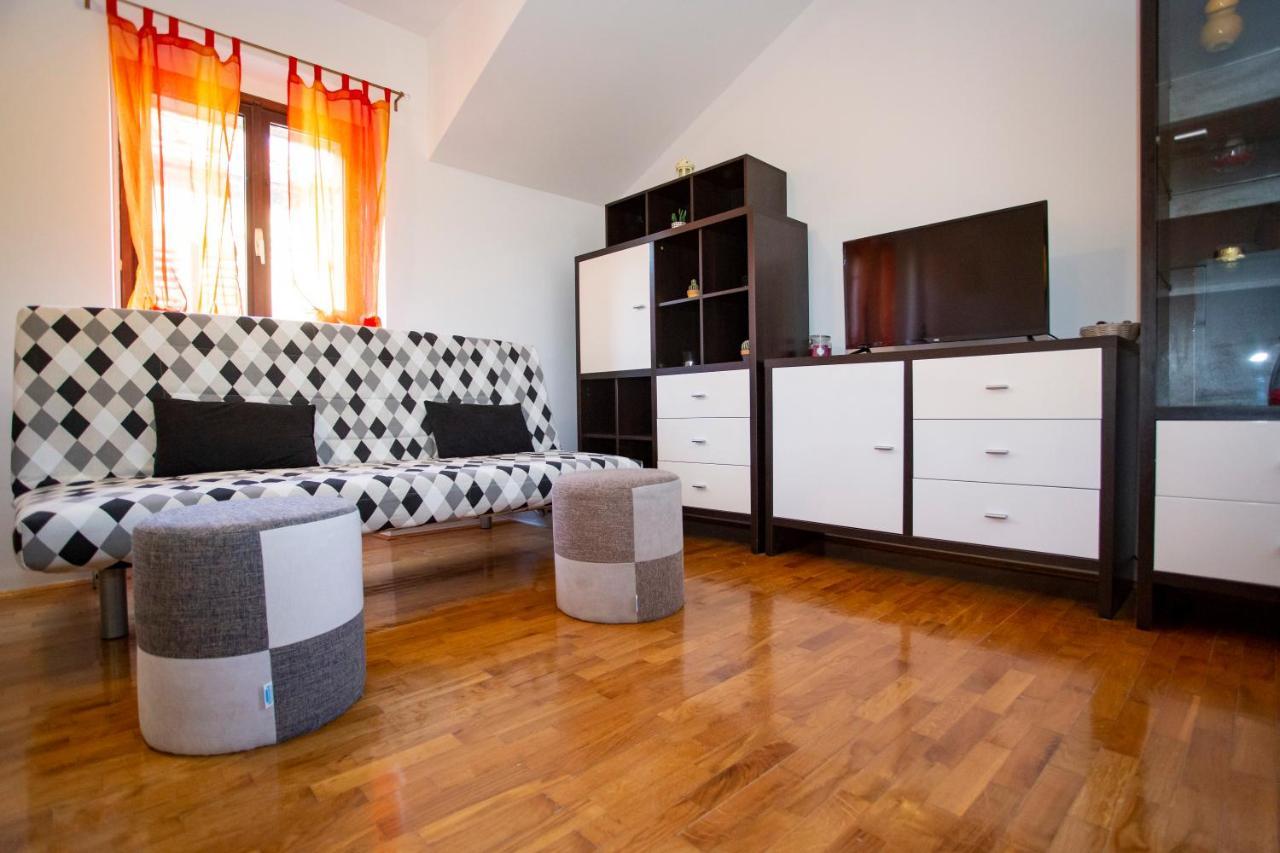 Apartment Kika Pula Bagian luar foto