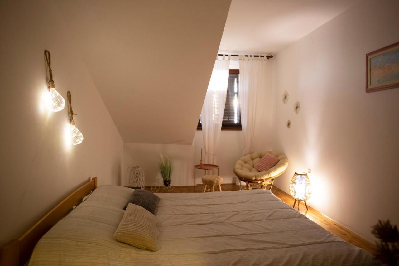 Apartment Kika Pula Bagian luar foto