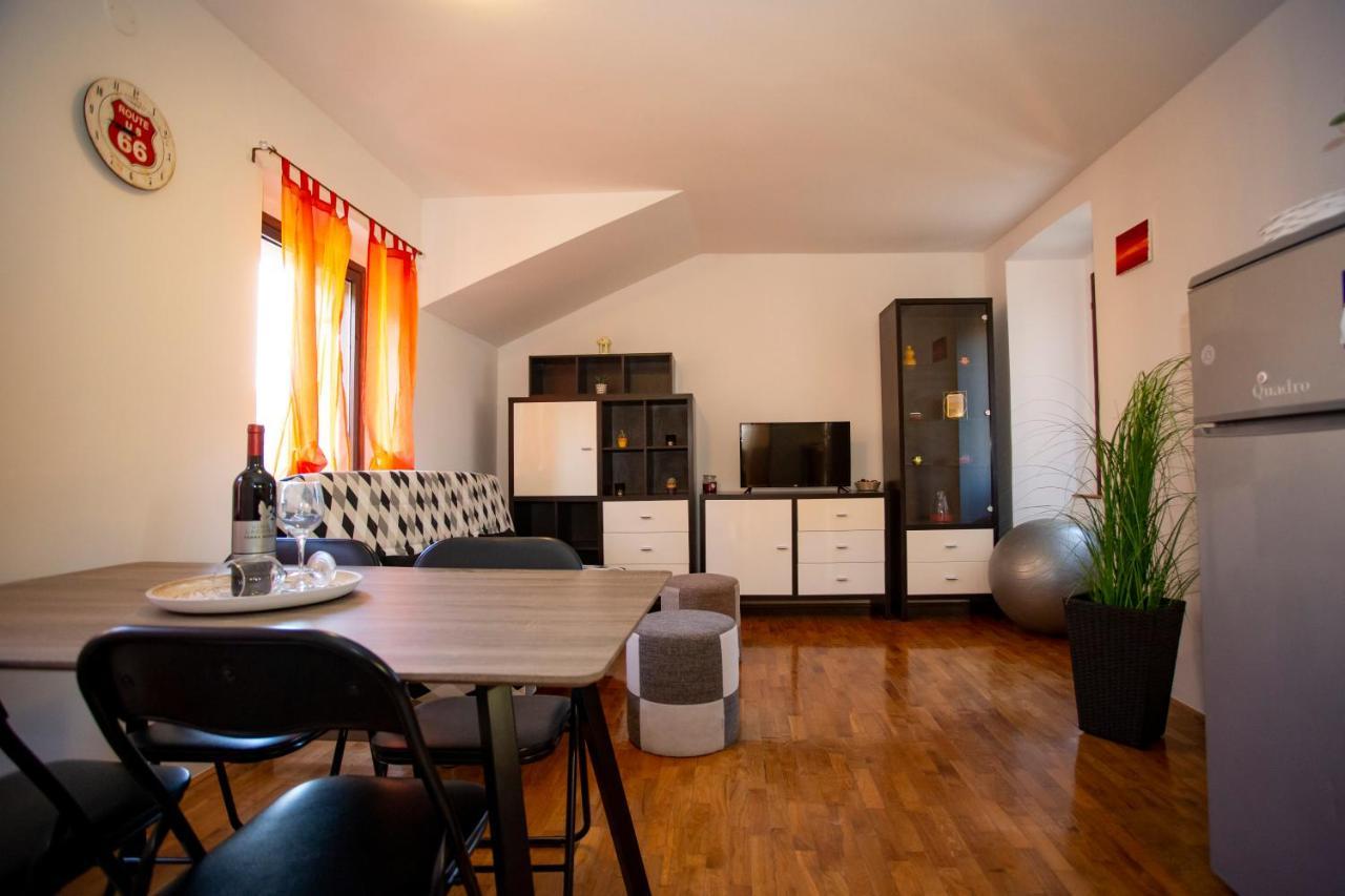 Apartment Kika Pula Bagian luar foto