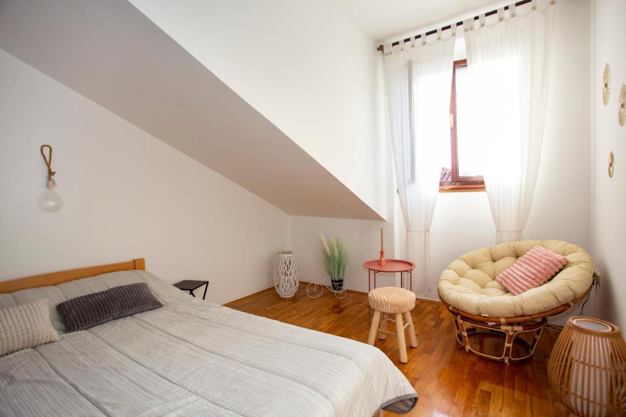 Apartment Kika Pula Bagian luar foto